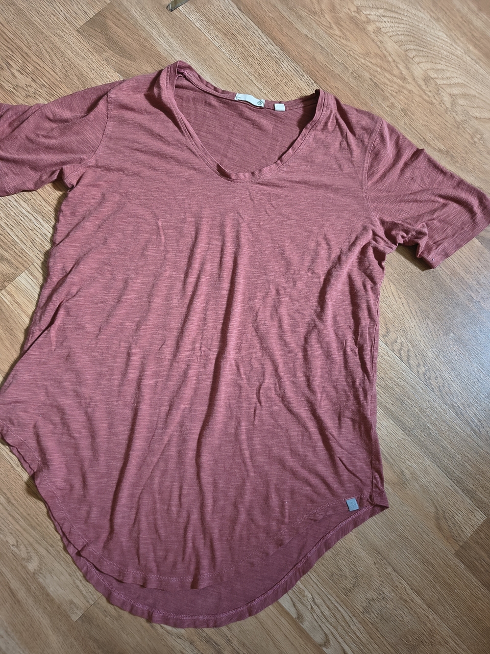 Short-Sleeve V-Neck Top in Burnt Orange ❤️‍🔥 Tasc